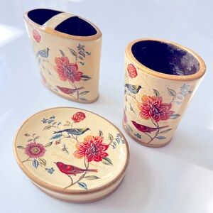 Elegant Yellow and Gold Bath Accessories Set